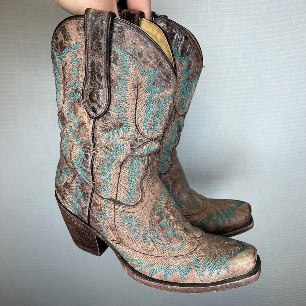 Corral G1121 Brown Distressed Leather Teal Embroidered Snip Toe Cowboy Boots 7M